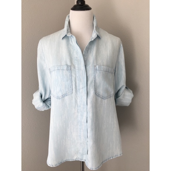 Anthropologie Tops - Anthropologie Cloth & Stone Chambray Blouse Size M